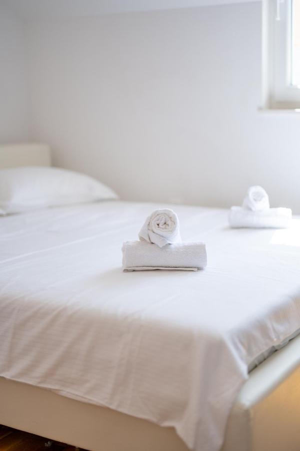 Dalmatia Apartments Ciovo トロギール エクステリア 写真