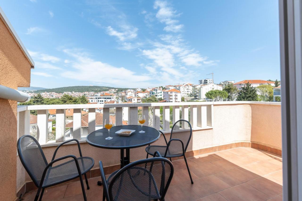 Dalmatia Apartments Ciovo トロギール エクステリア 写真