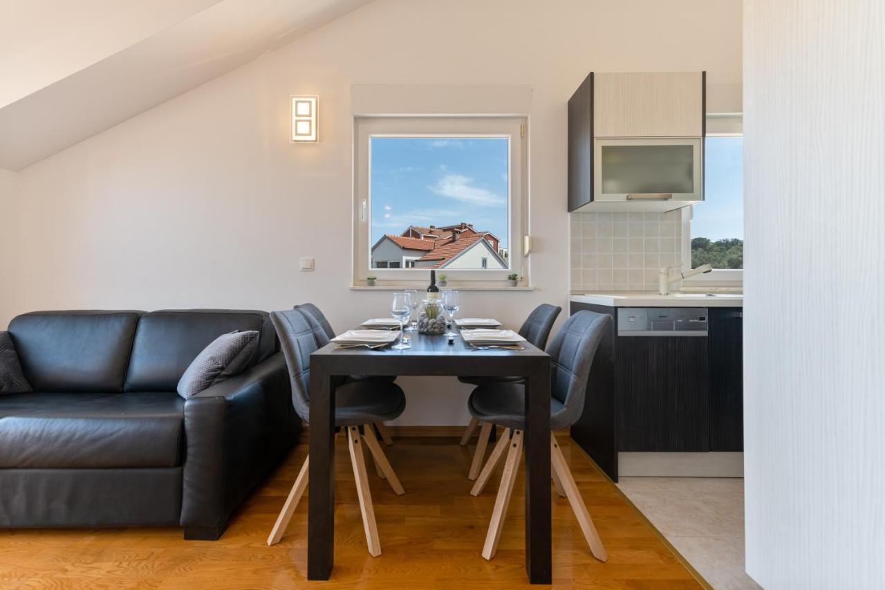 Dalmatia Apartments Ciovo トロギール エクステリア 写真
