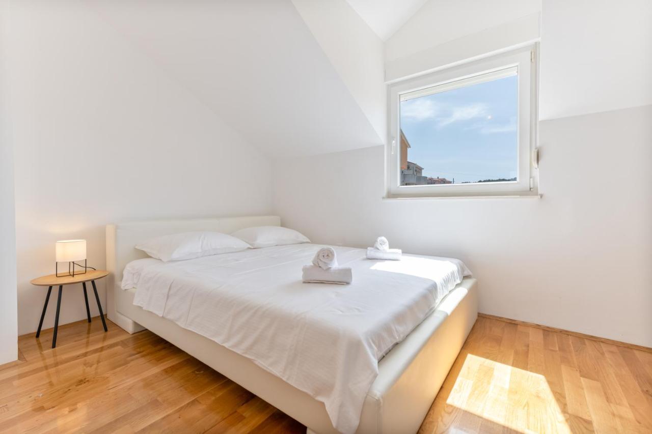 Dalmatia Apartments Ciovo トロギール エクステリア 写真