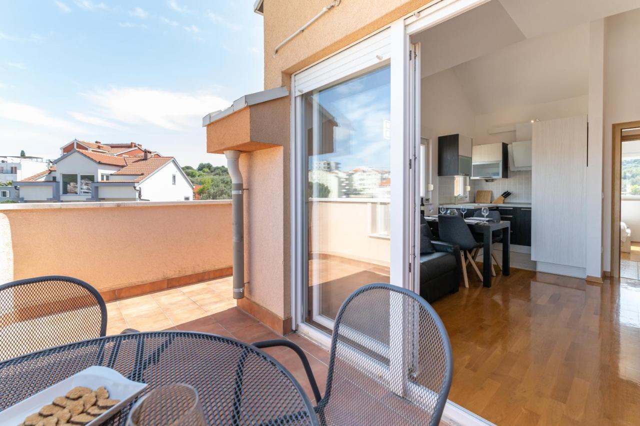Dalmatia Apartments Ciovo トロギール エクステリア 写真