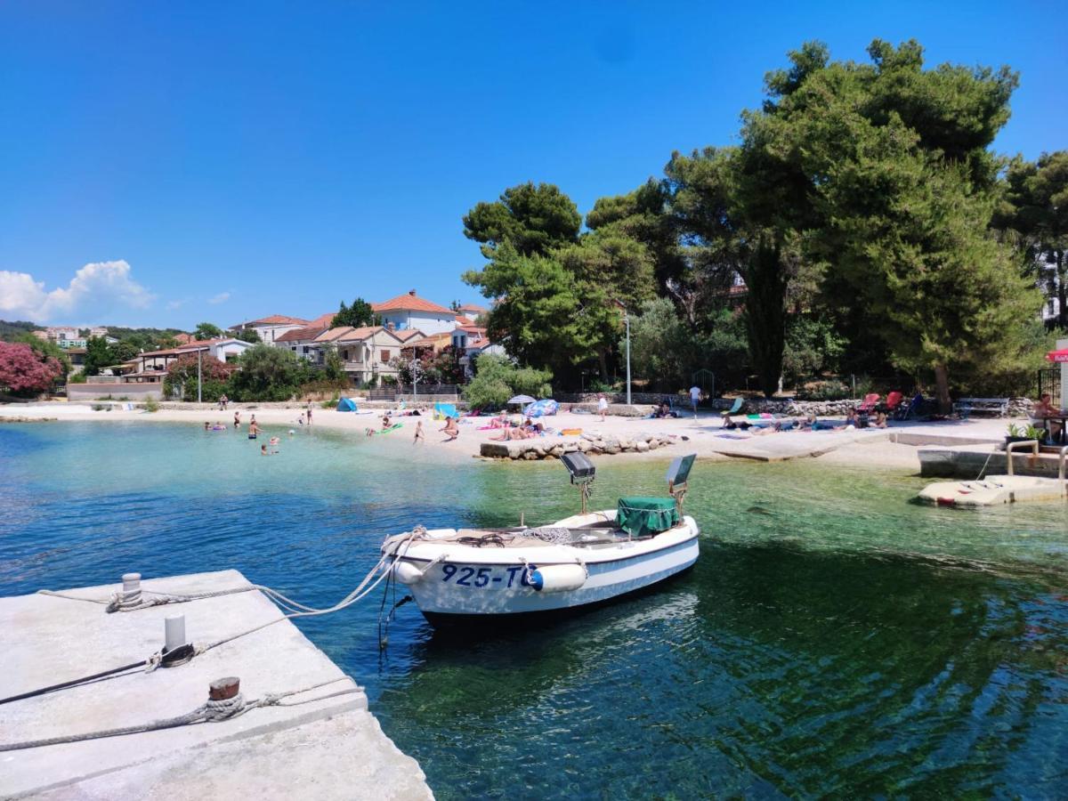 Dalmatia Apartments Ciovo トロギール エクステリア 写真