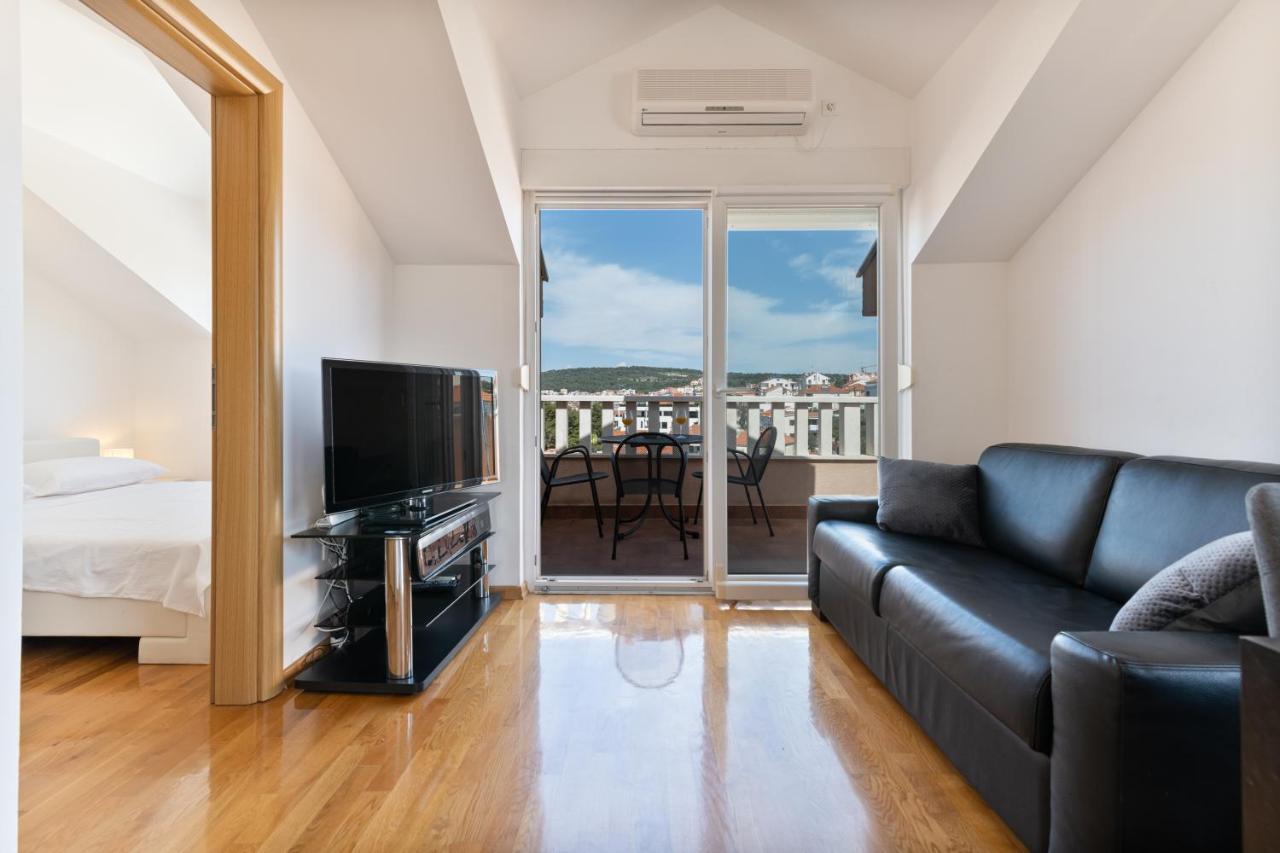 Dalmatia Apartments Ciovo トロギール エクステリア 写真